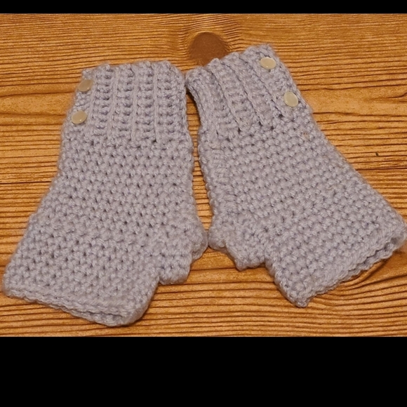 Crochet Hat Beanie With Flower & Fingerless Gloves Grey New - Picture 2 of 5